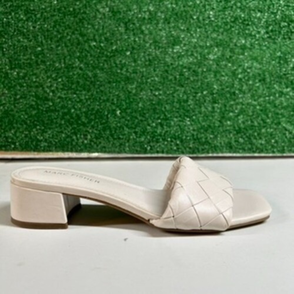 Marc Fisher Woven Slide Sandals Womens size 6 Cream Square Toe Block Heel Mule